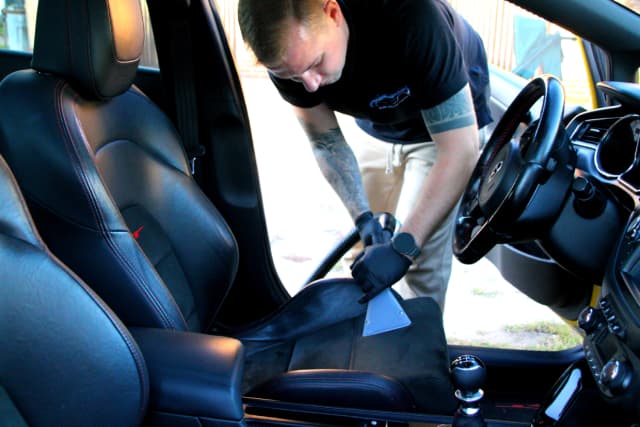 Sprawdź - profesjonalne pranie tapicerki, czyszczenie samochodu, oraz renowacja wnętrz samochodowych